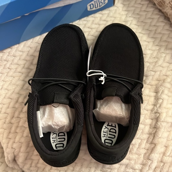 Hey dude Wally black . Youth boys size 5 Brand new with tags and box - Picture 6 of 6